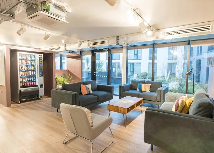 Hideaway Отель *