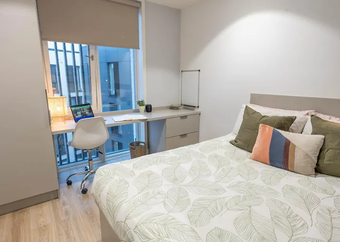 Отель Hideaway *